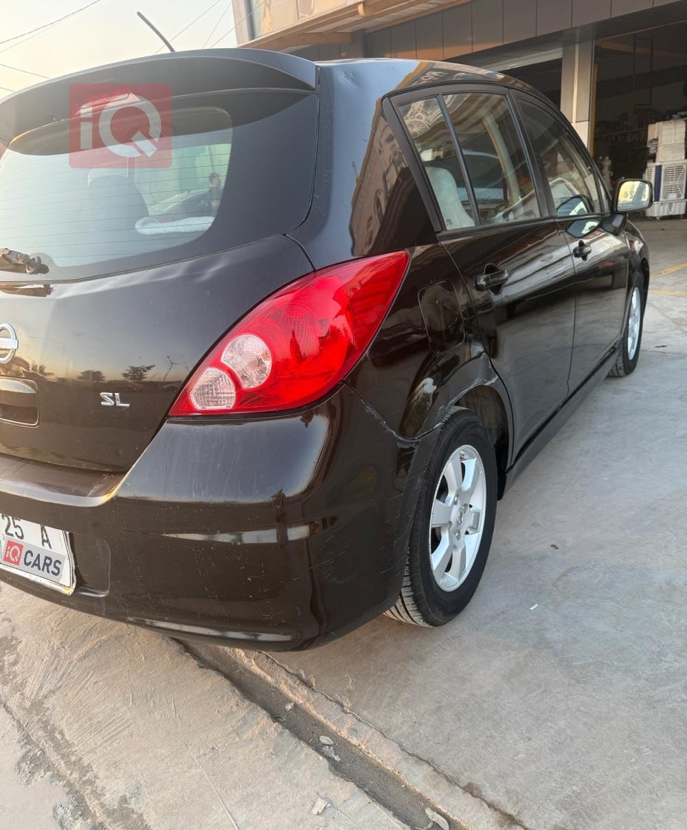 نيسان فيرسا